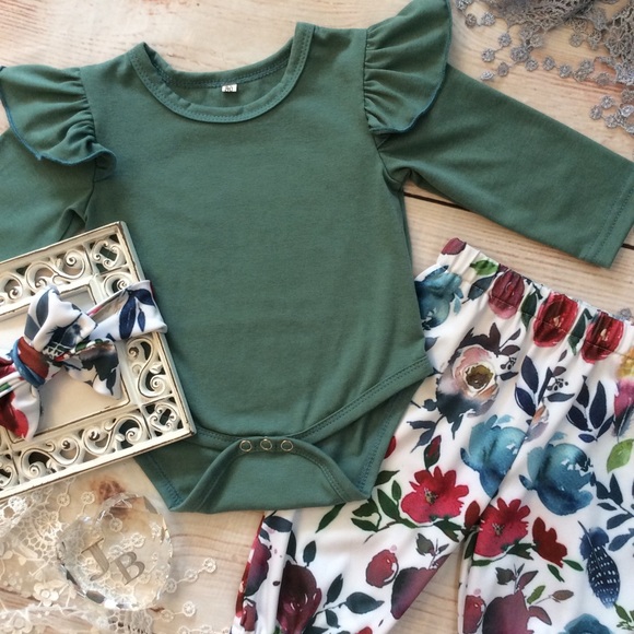 Boutique Baby Girls Sage & Floral 3pc Outfit - Picture 4 of 4